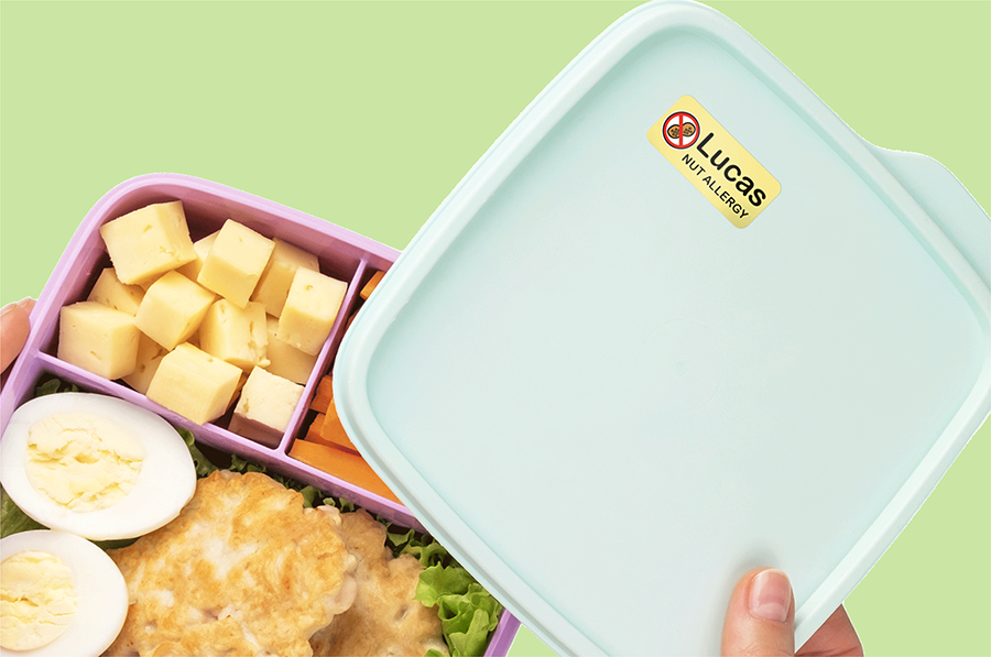Personalised allergy label on a lunch box